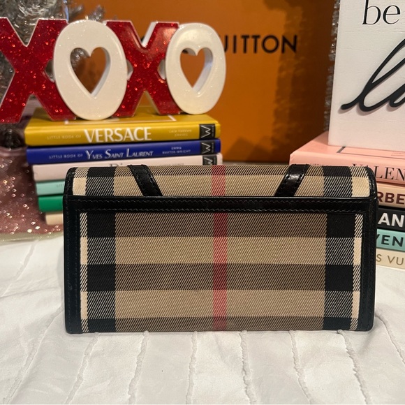 SOLD…….Burberry House Check Leighton Fabric and Leather Wallet - Picture 2 of 6